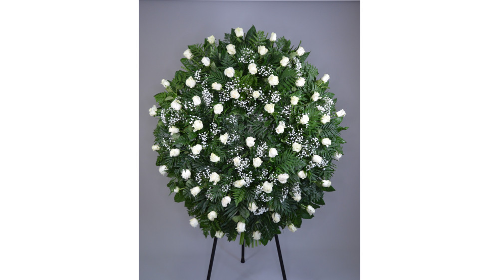 Corona de flores de aralia, palmito, paniculata, rosas