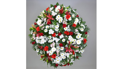 Corona de flores de aralia, palmito, paniculata, rosas, gerbera, alstroemeria, lilium, margarita, cymbidium bara